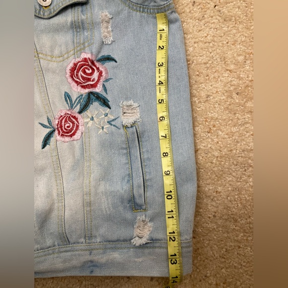 Cavalini Distressed Light Wash Denim Jacket, Floral Embroidery, Women’s Medium - Picture 8 of 8